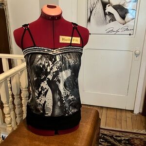 3/25$ Glamorous Sweetheart neckline adorned with rhinestones